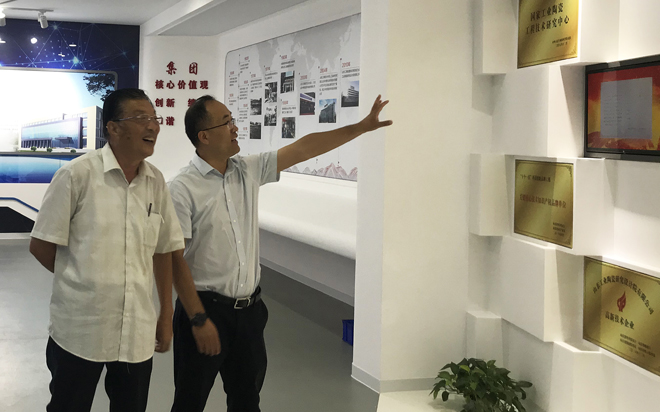 黨委書記柴文同志到山東工業(yè)陶瓷研究設計院參觀考察  大.jpg